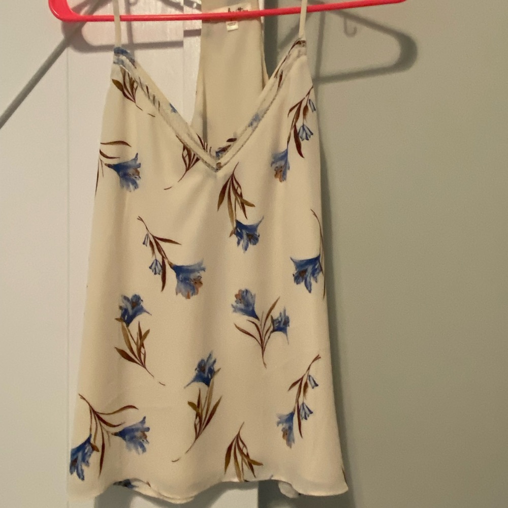 Adorable flower spaghetti strap tank top. WORN ONCE! 🌸